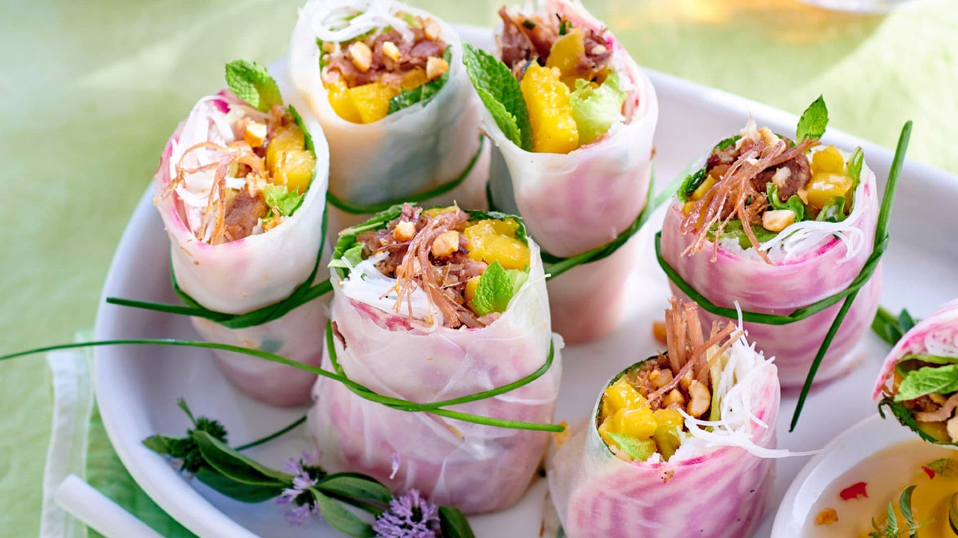 Paquetitos de pato, remolacha, mango y anacardos