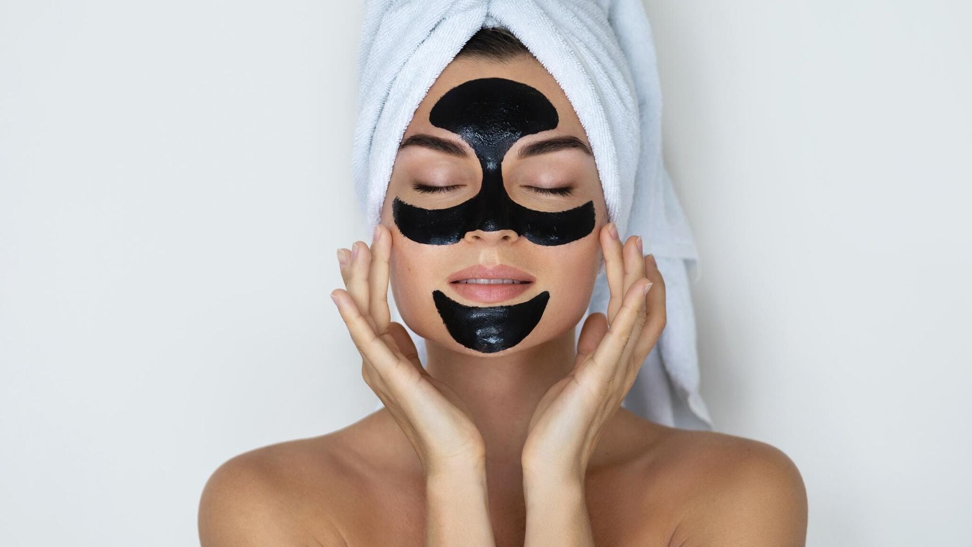 ¿Piel renovada? Las mascarillas de carbón activo son la solución