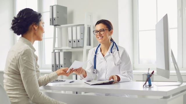 mujer medico