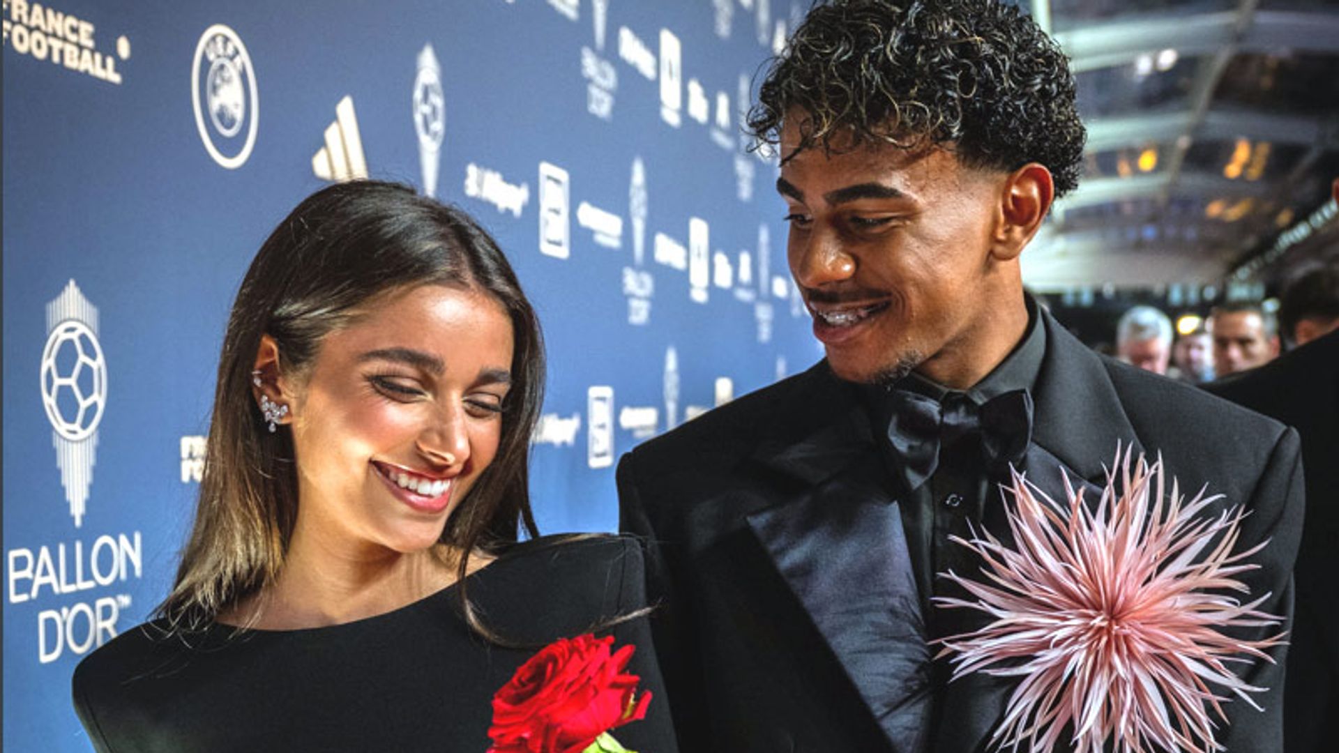Todo lo que no viste de la 'after party' del Balón de Oro: las alitas de Lamine, un beso de película y una felicitación muy especial