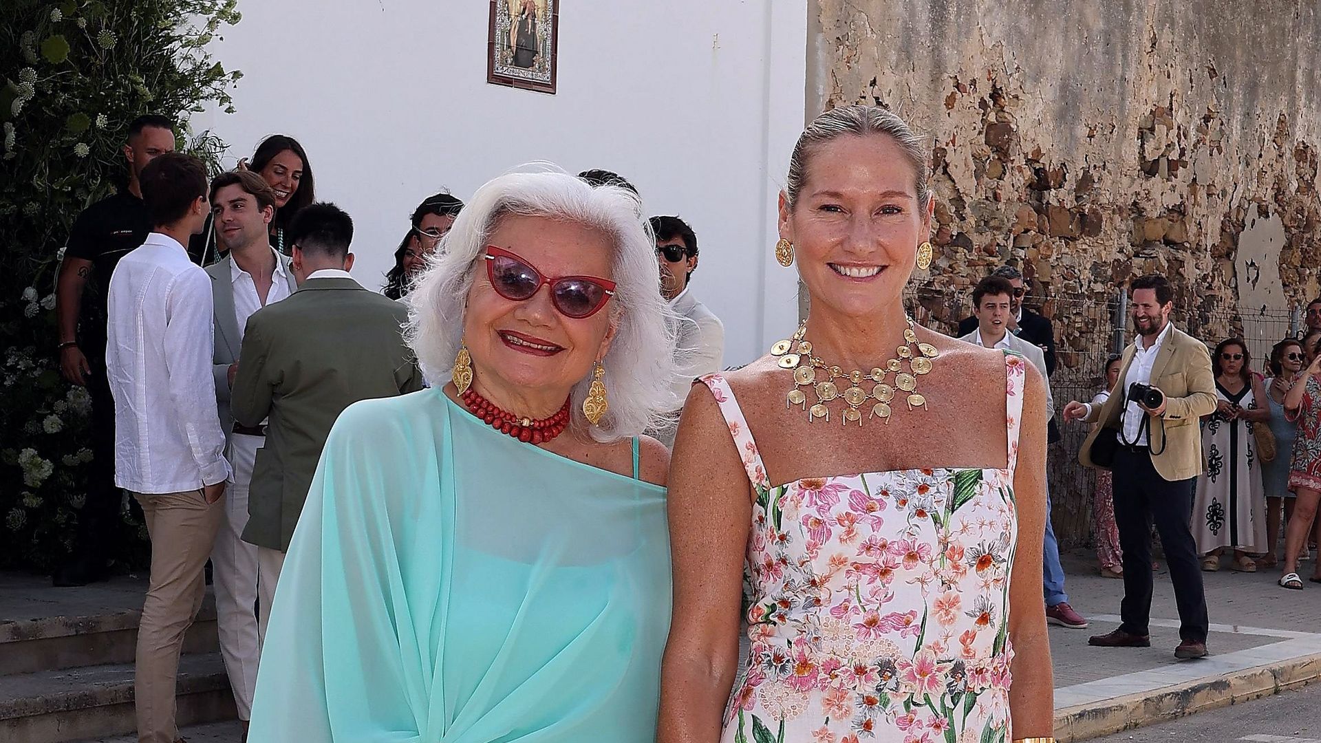 La boda de Claudia Ula reúne a multitud de invitados: descubre quiénes brillaron en el gran día
