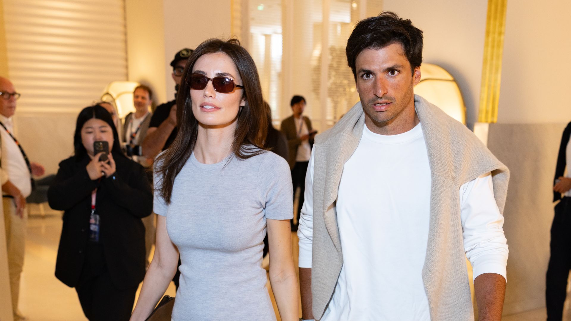 Carlos Sainz Jr. y Rebecca Donaldson en Cannes (mayo de 2026) 