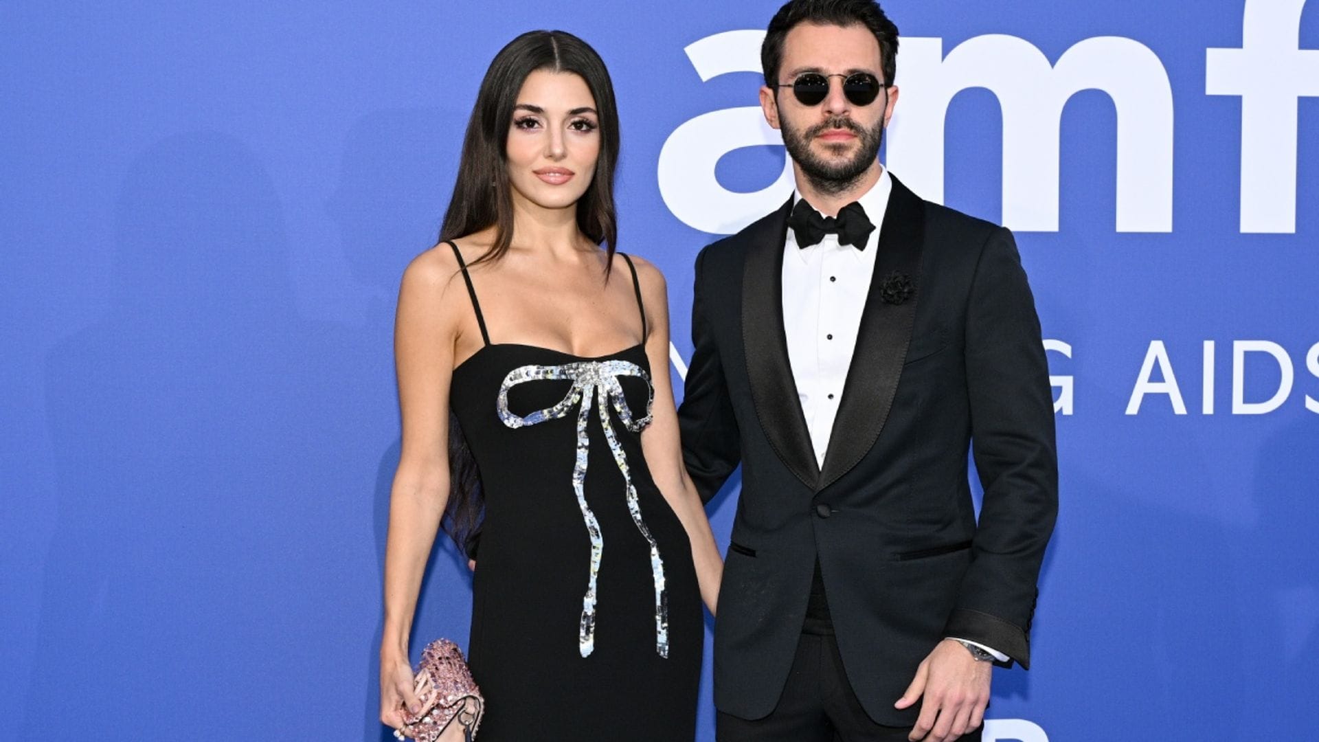 Hande Erçel ('Love is in the air') posa por primera vez con su pareja en Cannes