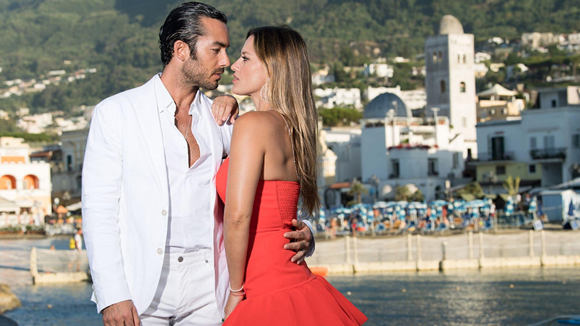 Aarón Díaz y Lola Ponce de lo más románticos en París