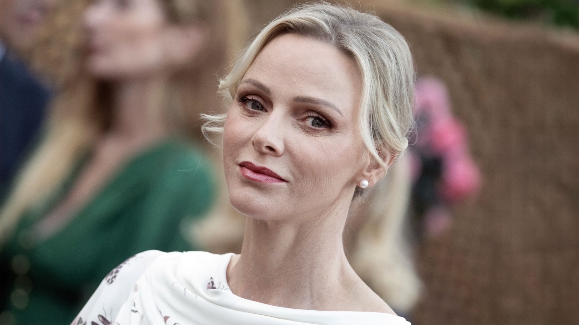 Charlene de Mónaco vestida de blanco en el tradicional picnic monegasco U Cavagnëtu, celebrado en el Parque Princesa Antonieta, 2026.
