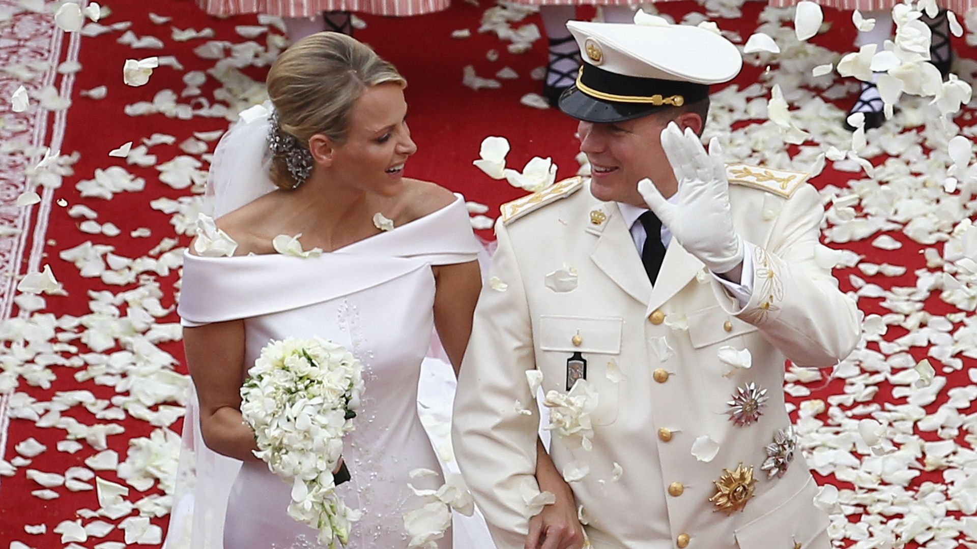 El ramo de novia de Charlene de Mónaco y otros 5 diseños de las royals que copiaría si me casara hoy