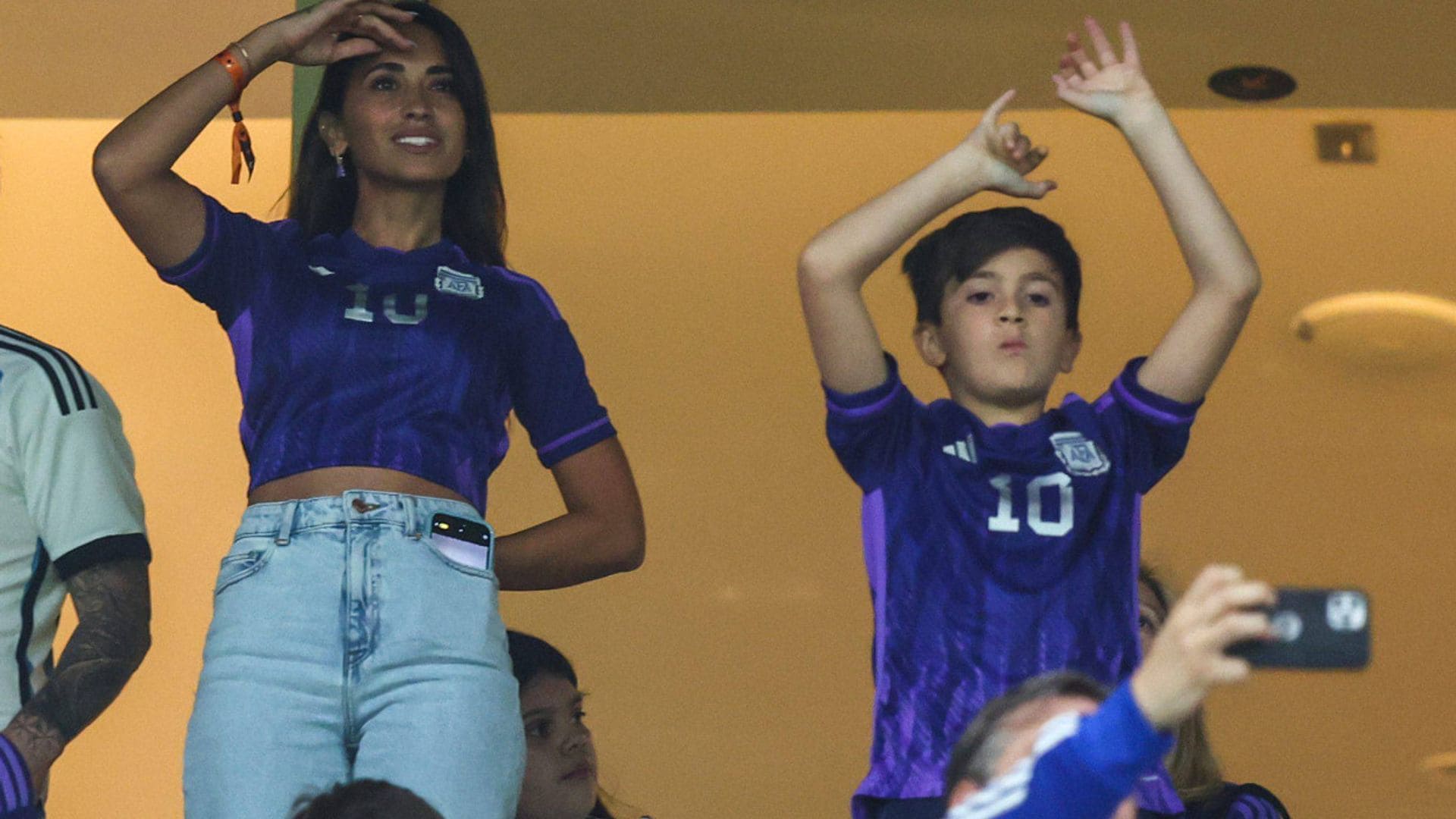 Antonela Rocuzzo y sus hijos viven con emoción el pase de Argentina a la final del mundial
