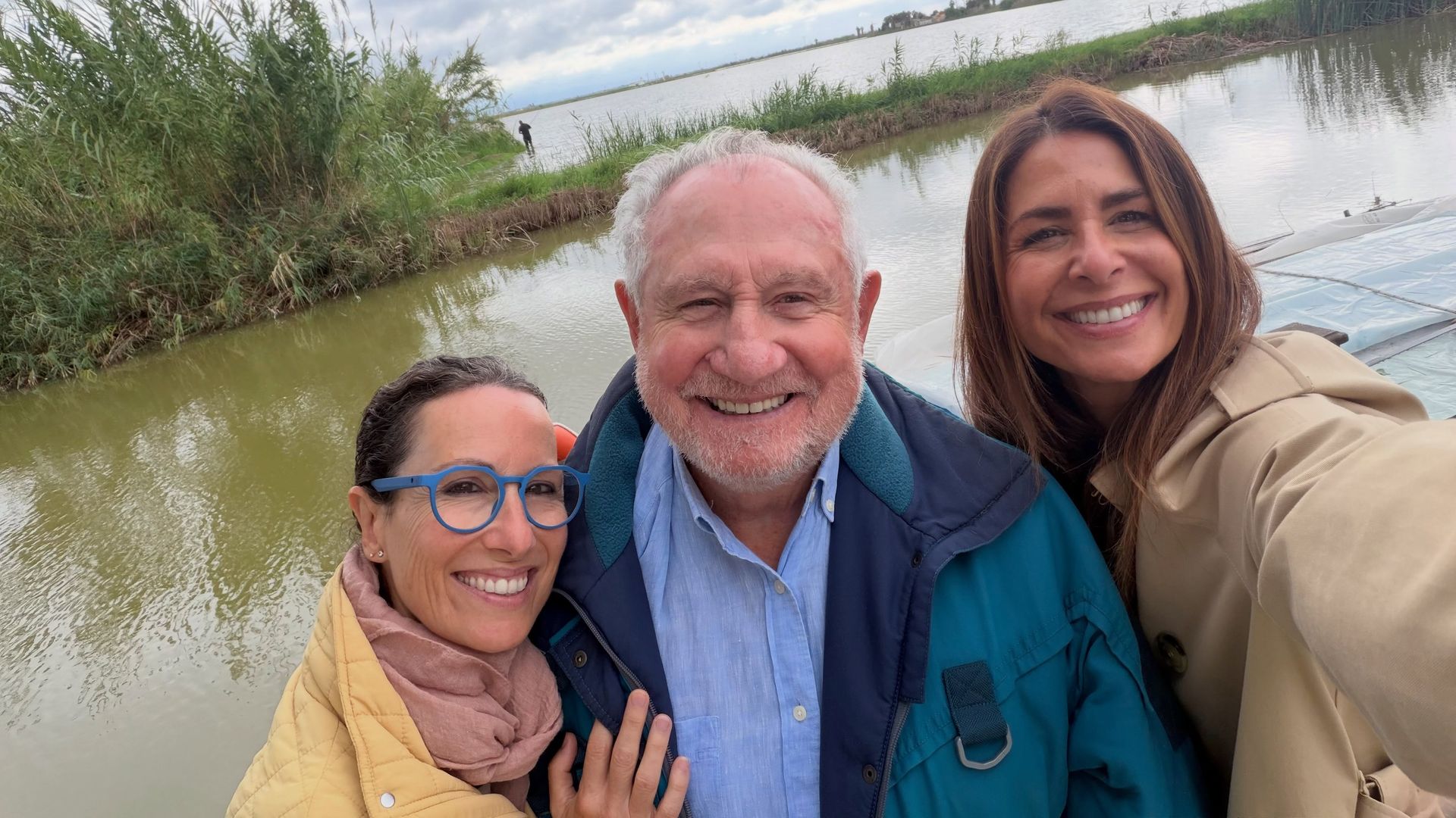 Nuria Roca con su padre y su hermana Ruth