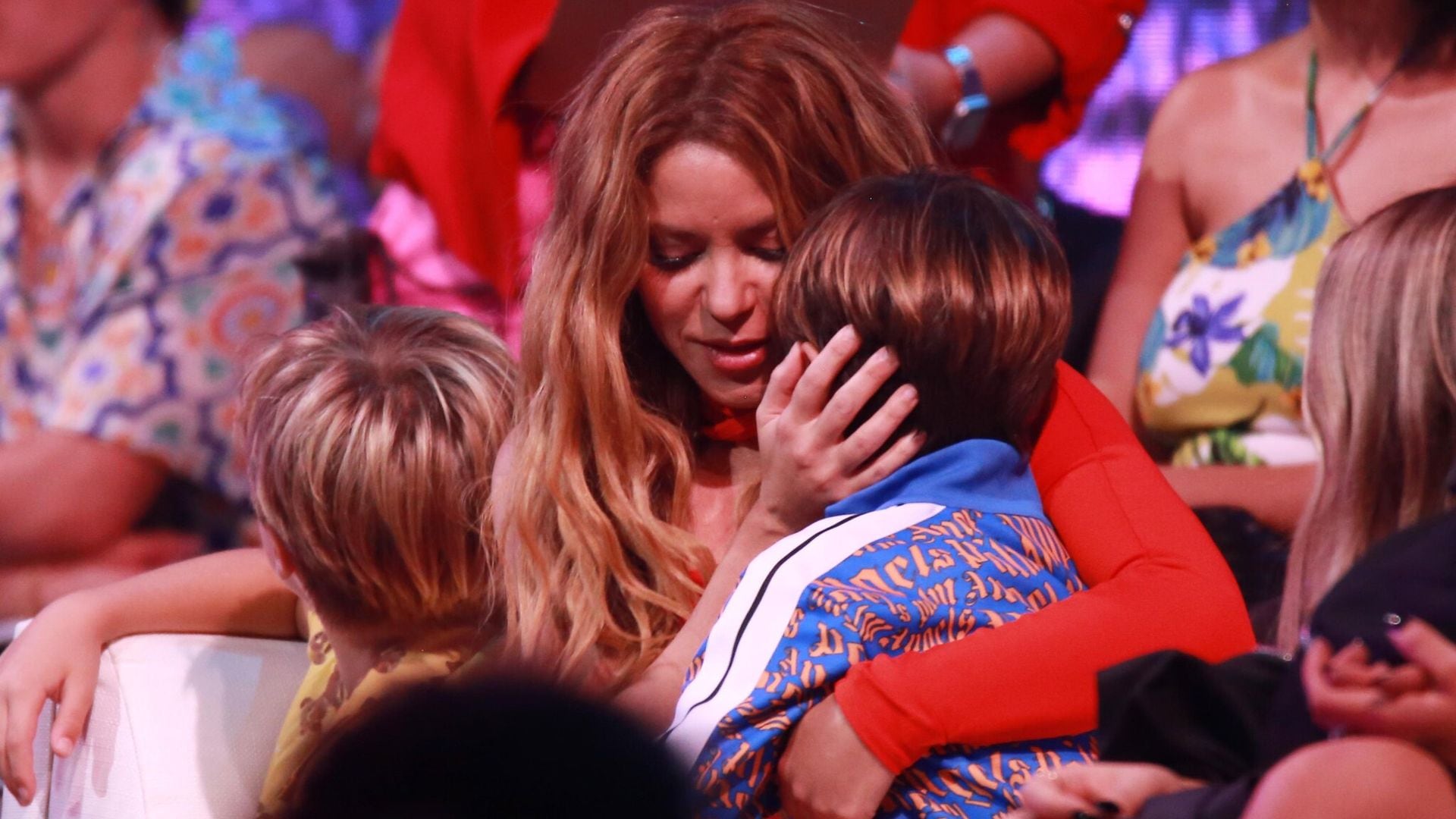 Shakira, inspirada en el valor de su hijo mayor, conmueve en Premios Juventud 2023