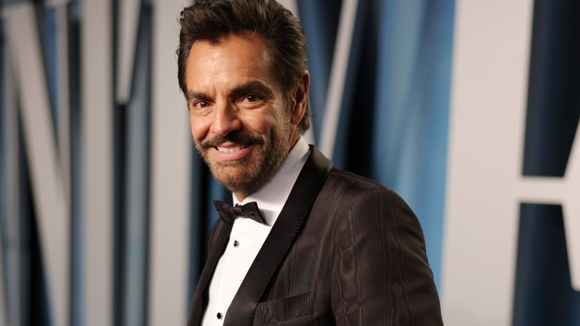 Visiblemente recuperado, Eugenio Derbez reaparece en redes sociales tras su accidente