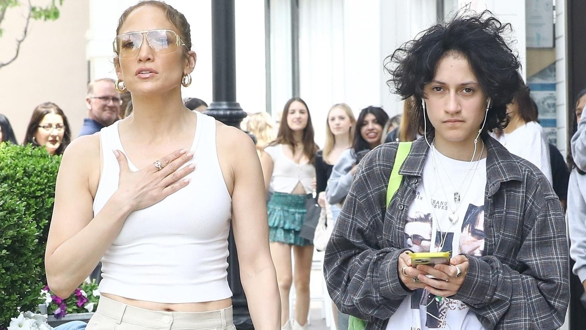 Jennifer Lopez y Emme, de compras en una tarde de madre e hija en Hollywood
