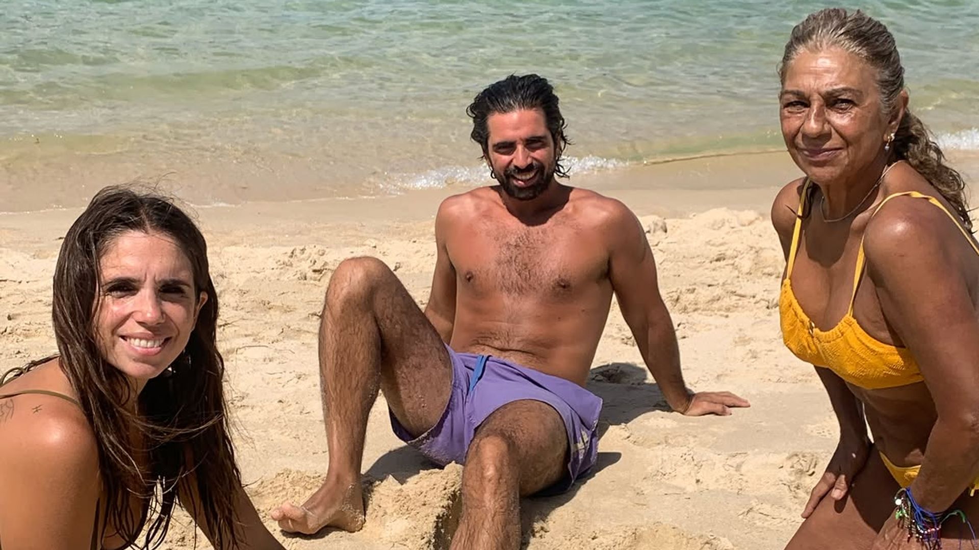 Lolita Flores ha recorrido este verano algunos de sus rincones favoritos, desde Zahora y Almería hasta Santander, antes de poner el broche a sus vacaciones en Comporta