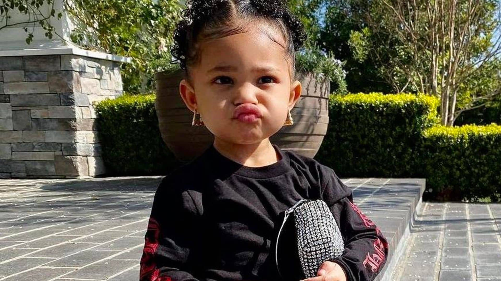 La increíble fortuna de Stormi, hija de Kylie Jenner, a sus 5 años: de su impresionante colección de bolsos a su primer coche