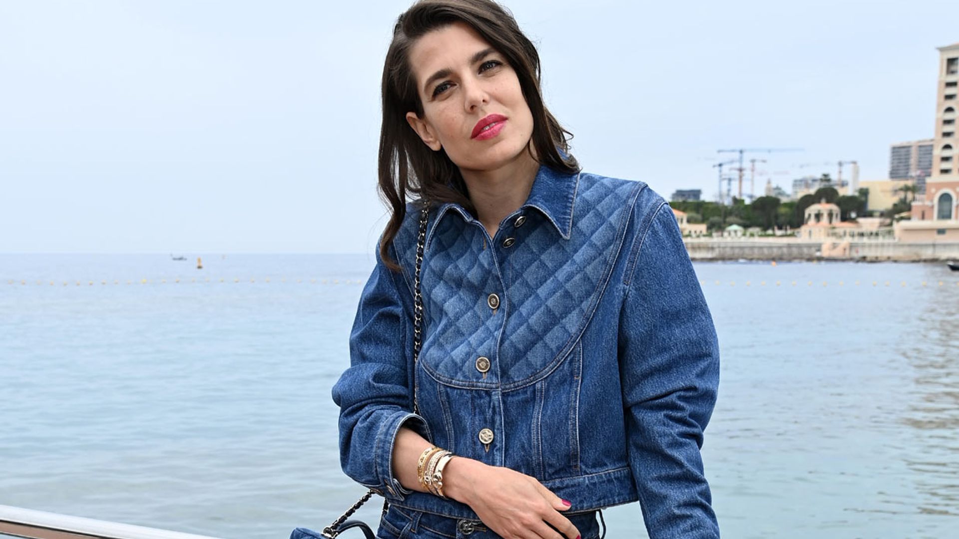 Carlota, Carolina, Pauline... Cumbre de 'royals' en el desfile de Chanel en Montecarlo