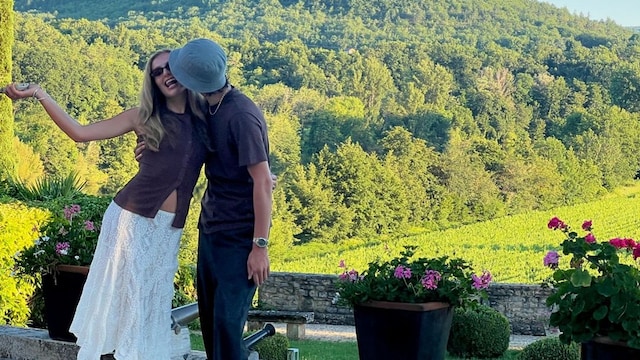 Nicolás de Dinamarca y su novia, Benedikte Thoustrup, en el Chateau de Cayx, Francia, propiedad de la reina Margarita