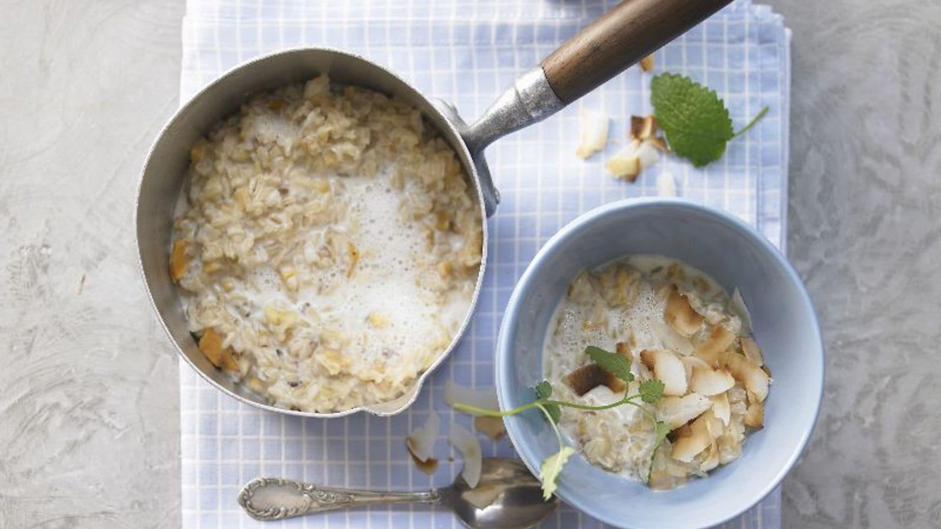 'Porridge' de cebada con menta y coco