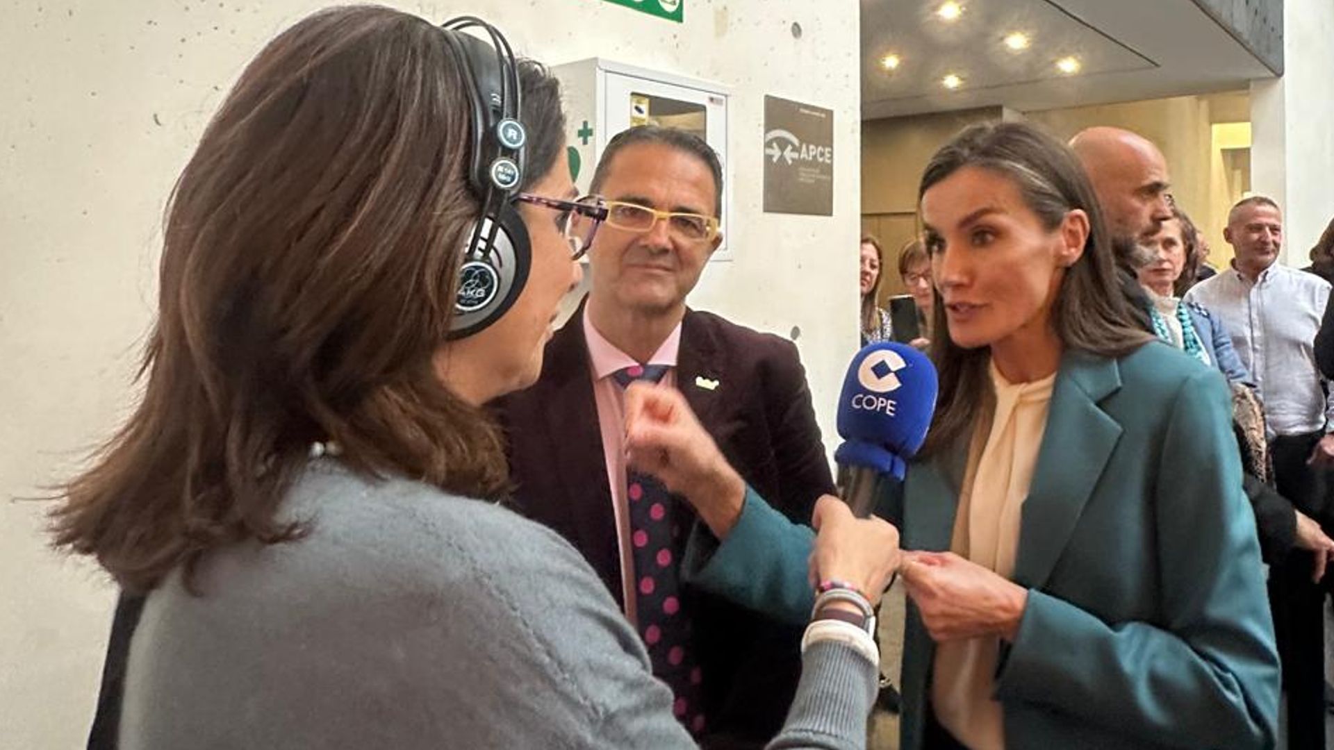 "Las gracias son para ti": la reina Letizia emociona a Pilar García de la Granja, periodista de la COPE y madre de un niño con síndrome de Landau-Kleffner