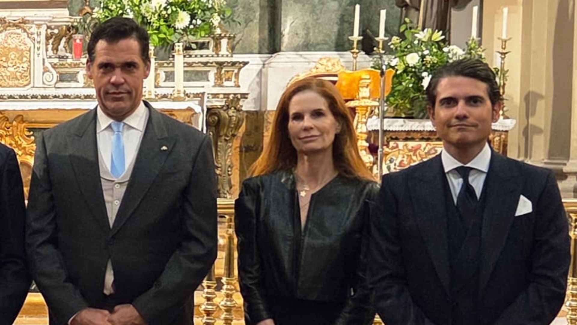 Luis Alfonso de Borbón junto a Olivia de Borbón y Julián Porras-Figueroa