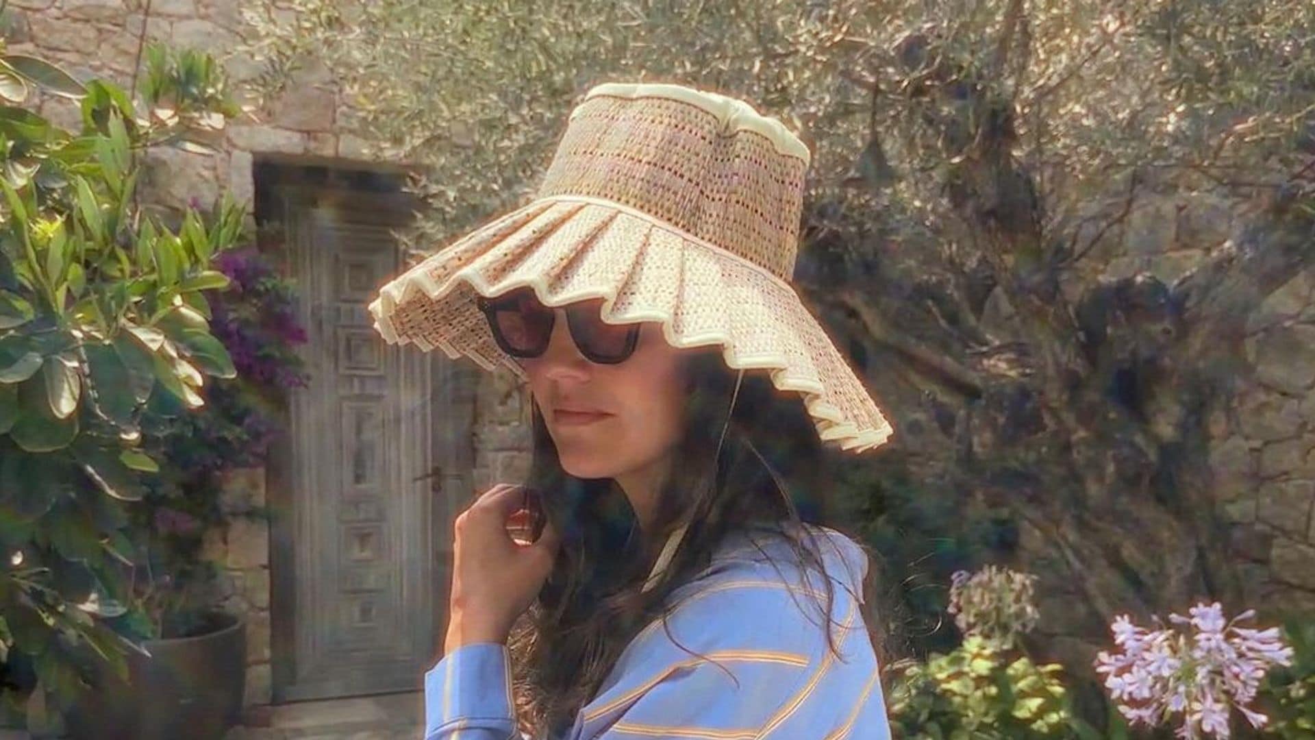 Isabelle Junot nos inspira con la maleta perfecta para una escapada de verano: sus looks cómodos y especiales