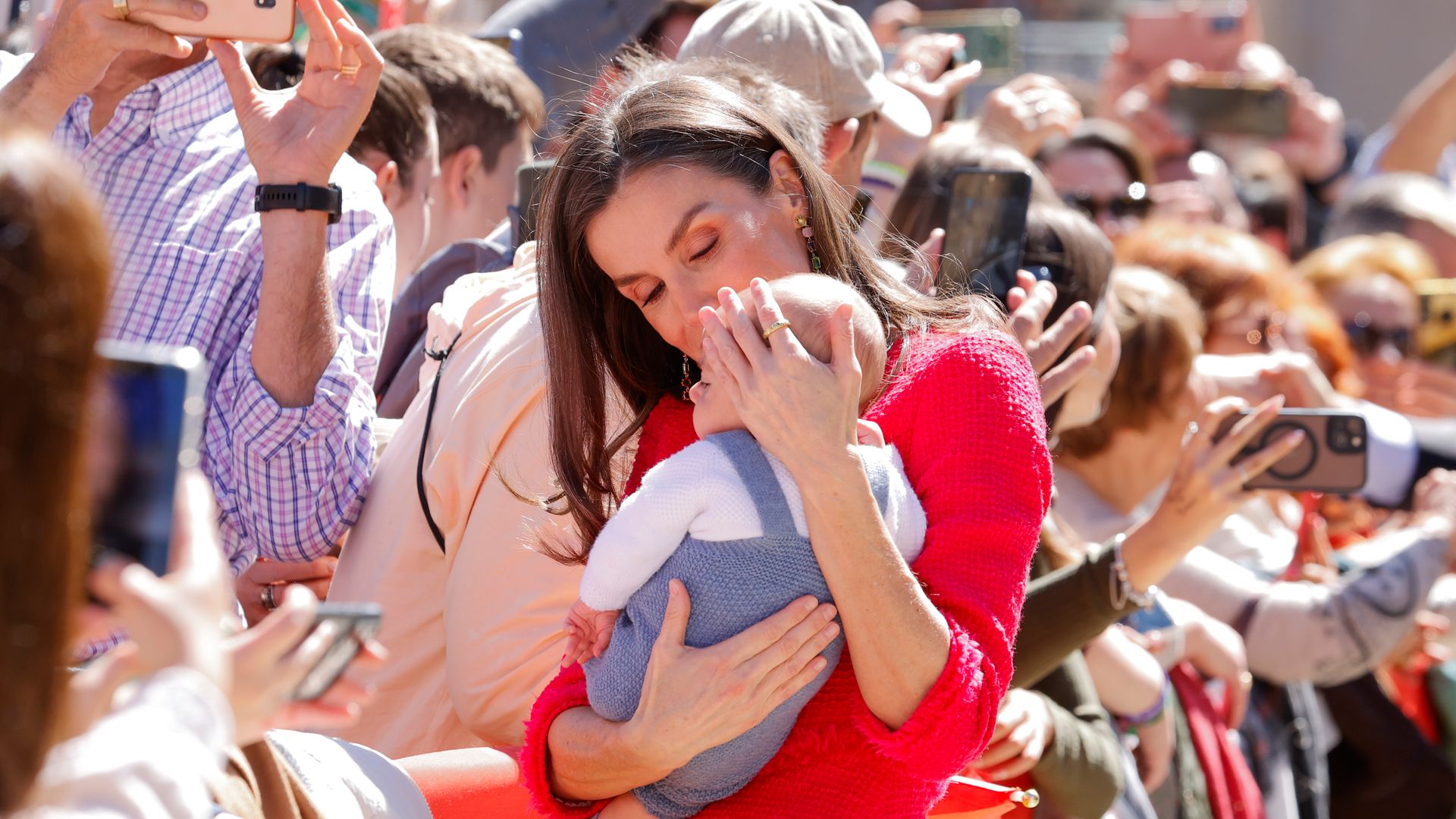 Los reyes Felipe y Letizia desatan la locura en su visita a Jaén para celebrar los 12 siglos de historia de la ciudad