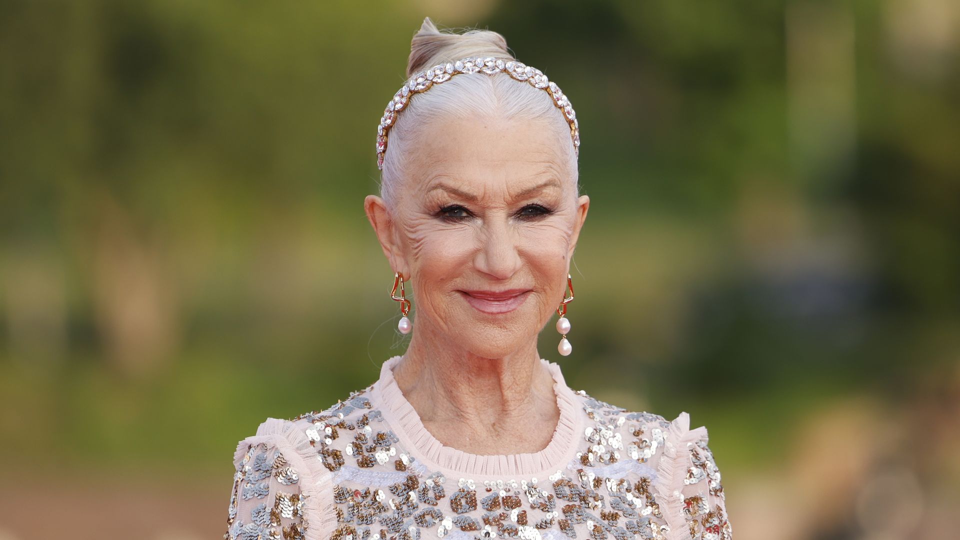 Helen Mirren, cuando nadie la ve: su gran lucha ecológica para rescatar los olivos del sur de Italia