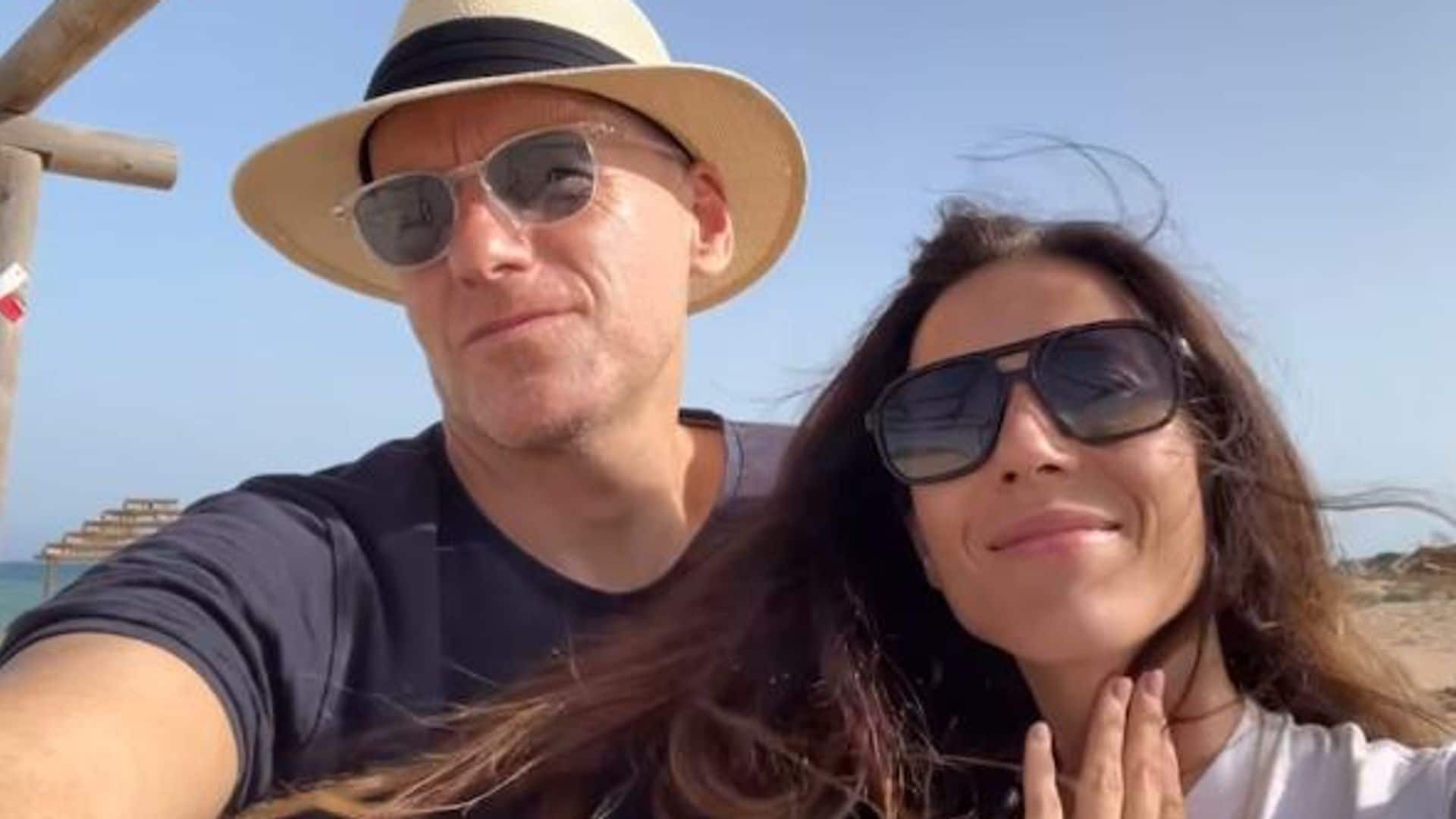Borja Sémper reaparece con Bárbara Goenaga en Cádiz tras su diagnóstico de cáncer: "Recuperar energía"