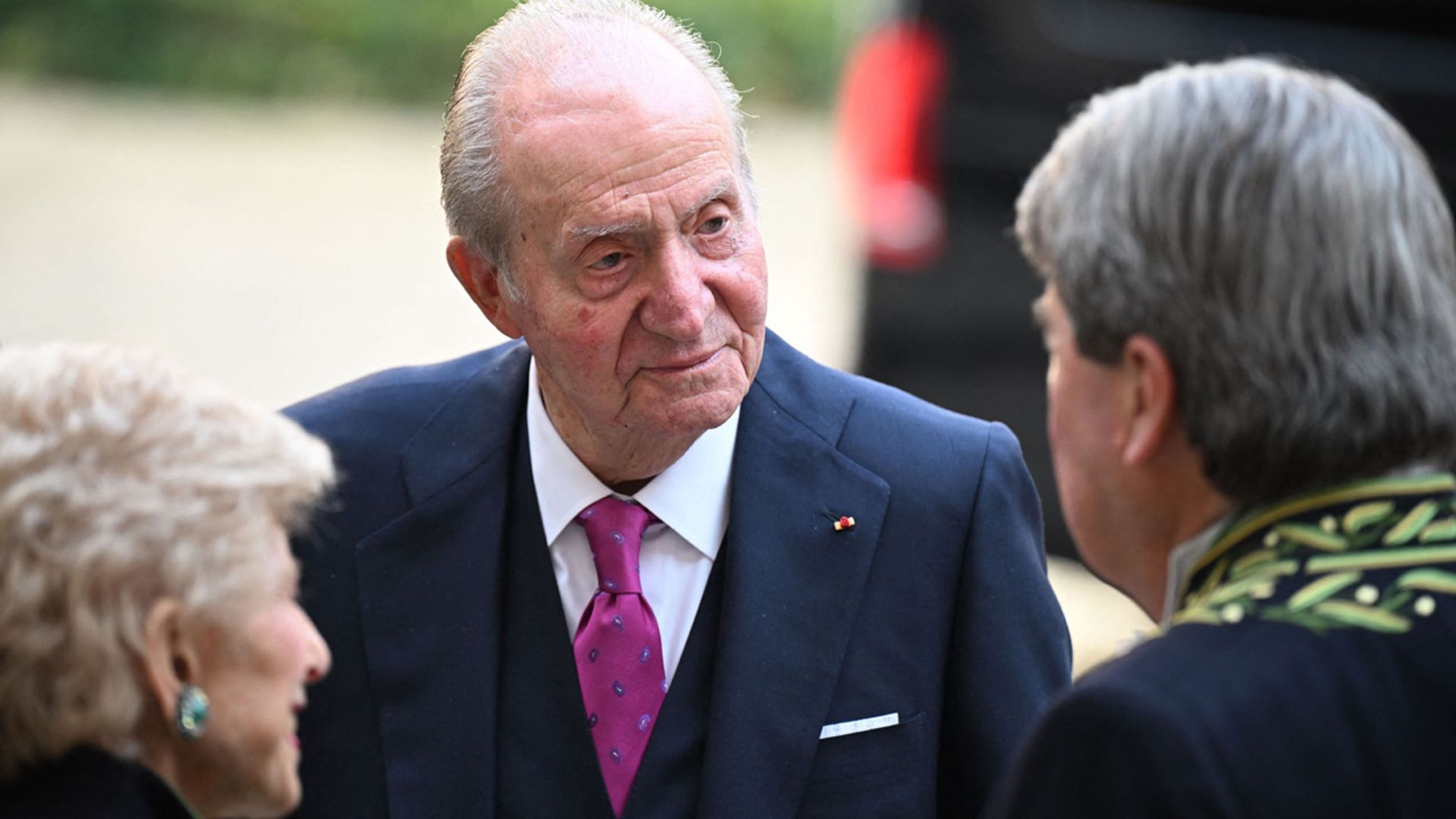 El rey Juan Carlos afirma desde París que 'seguramente' vendrá pronto a España