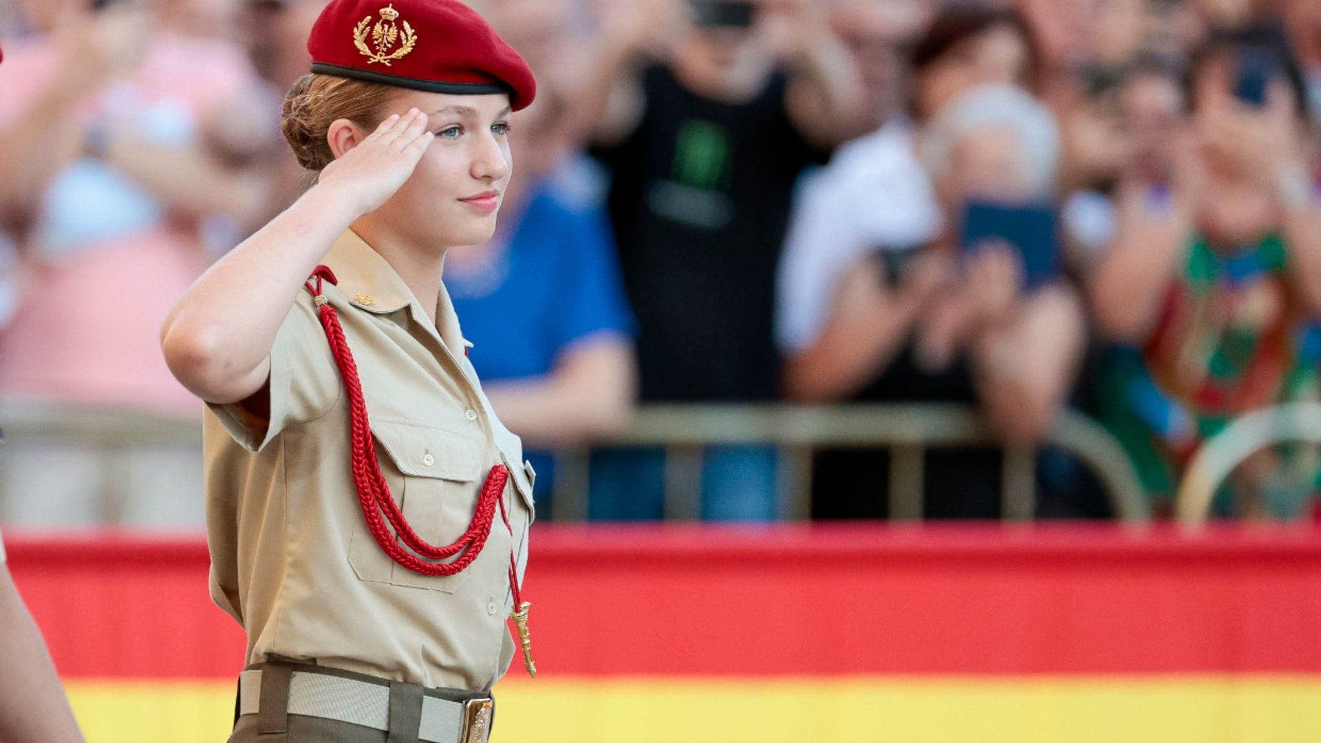La princesa Leonor participa en la ofrenda floral a la Virgen del Pilar junto al resto de cadetes en Zaragoza