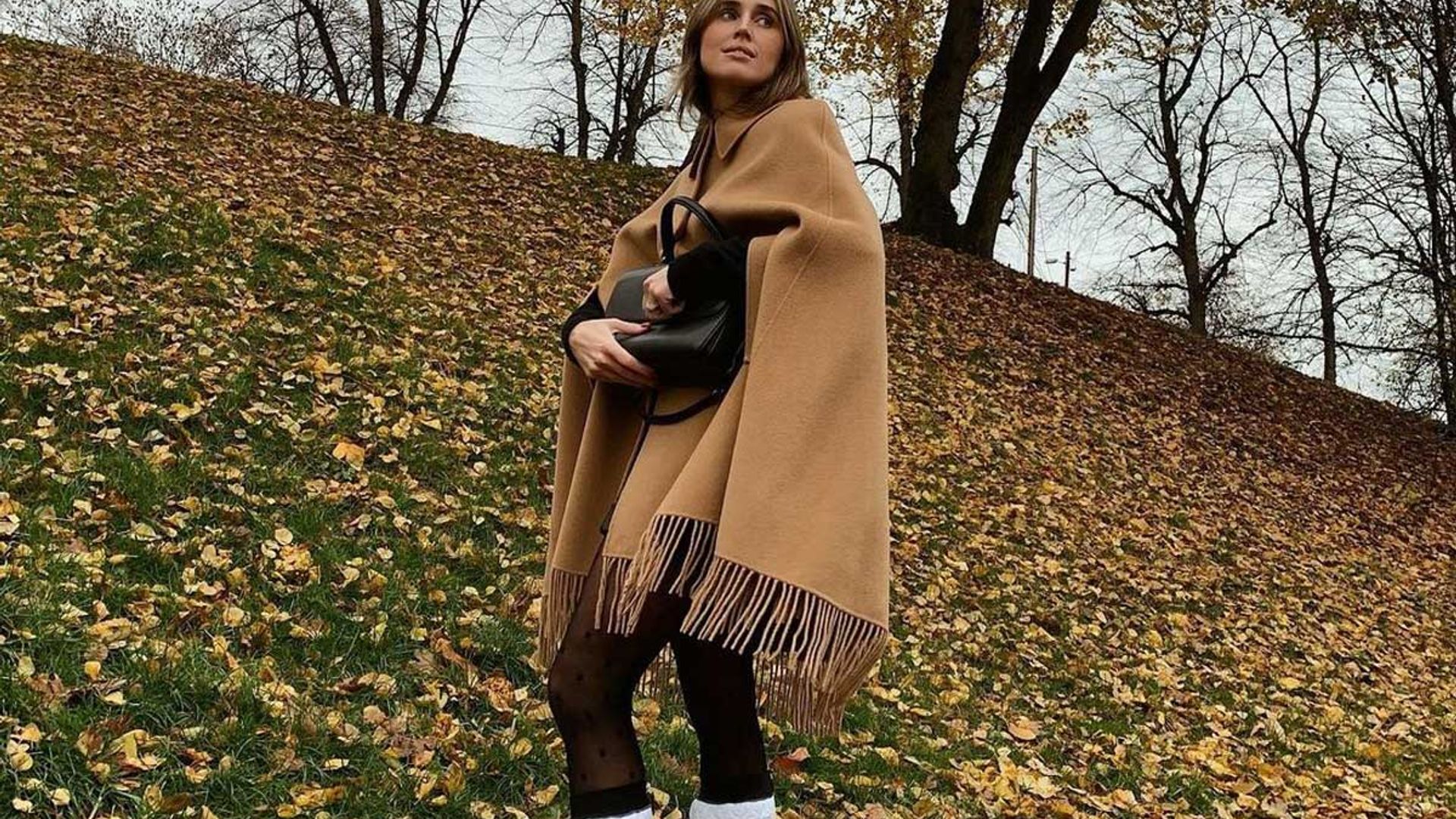 Del gorrito-capucha a las botas acolchadas: las tendencias clave para los meses más fríos del año