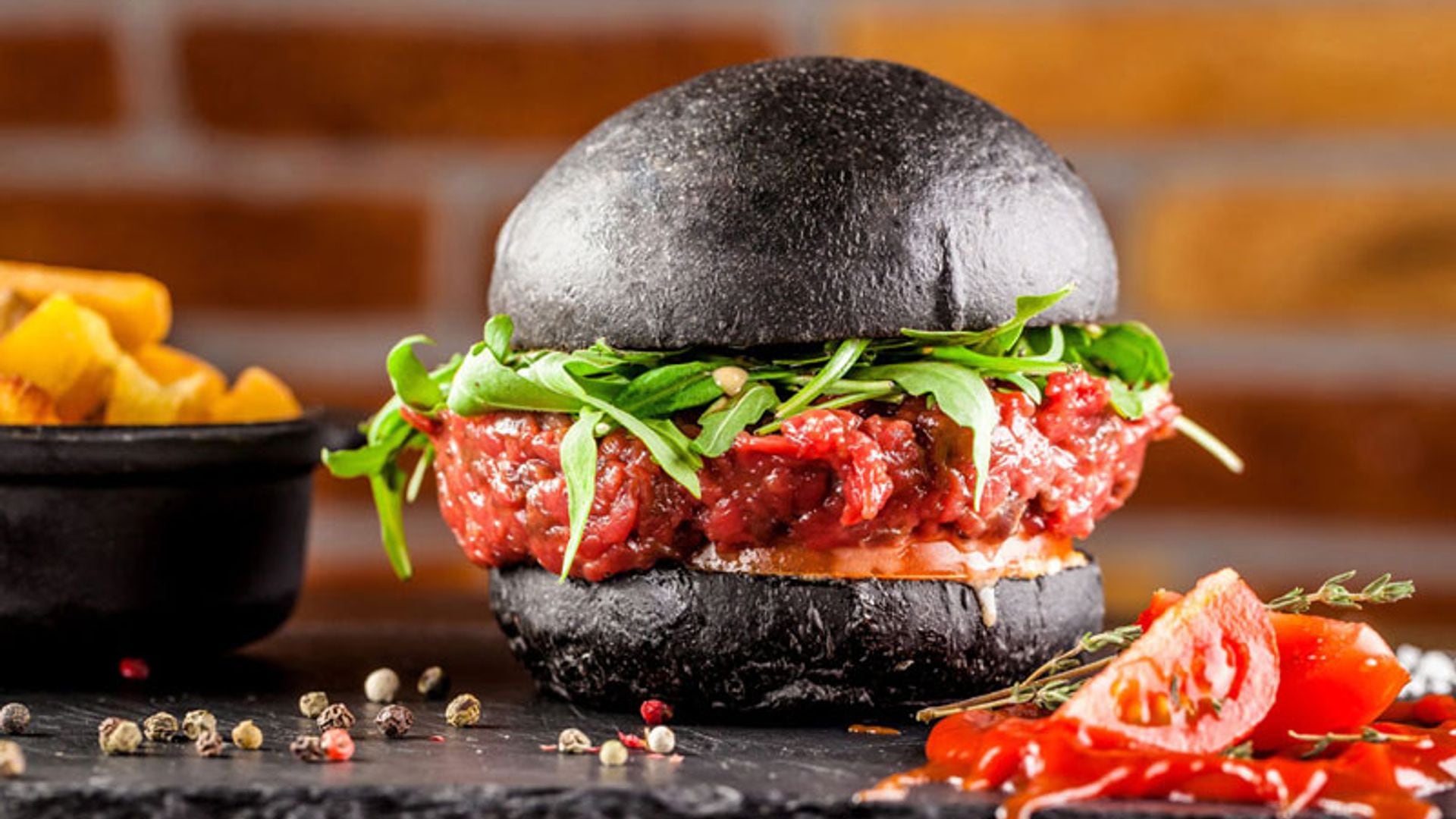 'Steak tartar' en pan negro
