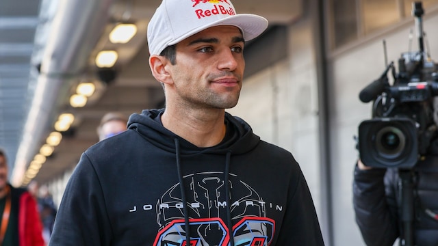 Plano medio de Jorge Martín antes de una carrera