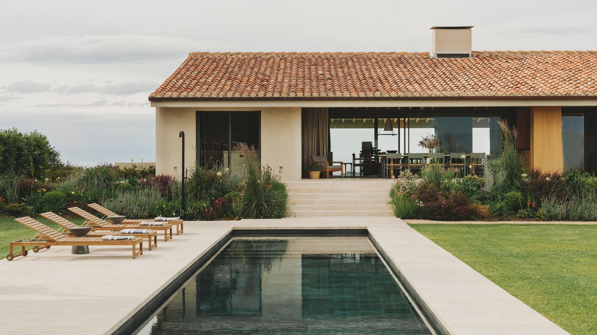 Esta casa en Cantabria de 400 m² hace realidad una de las tendencias de 2026: el lujo de no hacer nada