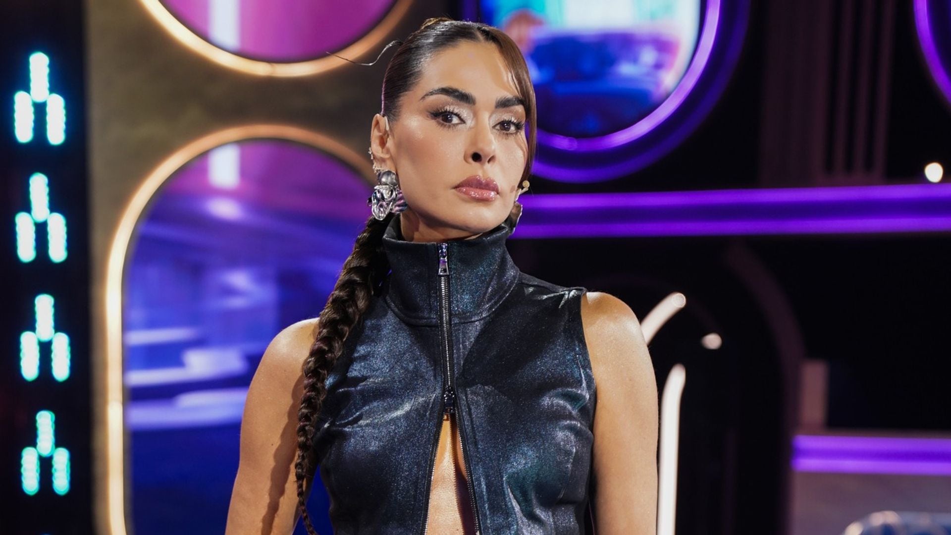 Galilea Montijo llevó un peinado de trenza XL para potenciar su look seductor