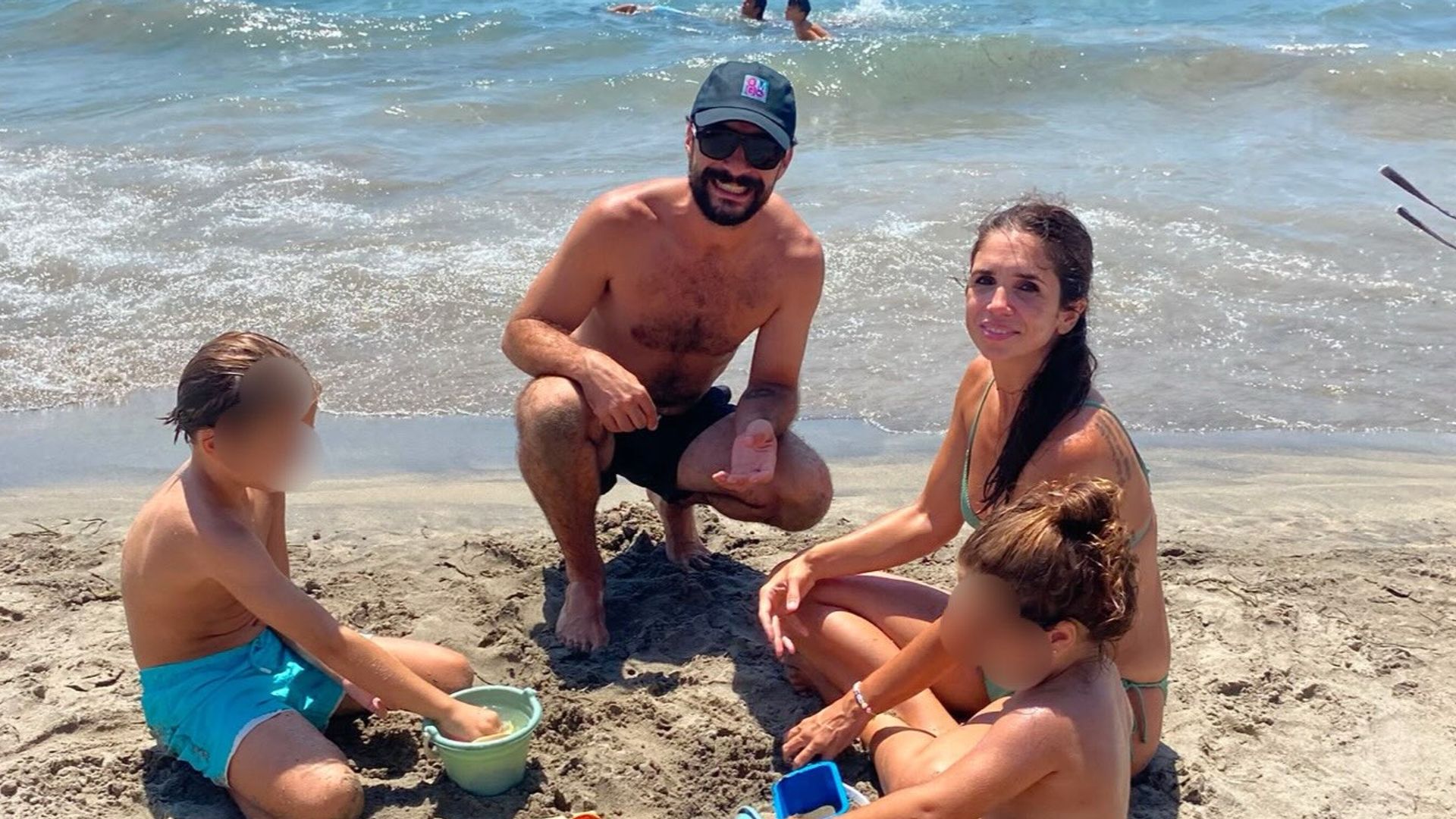 Elena Furiase y su familia, de vacaciones en Agua Amarga