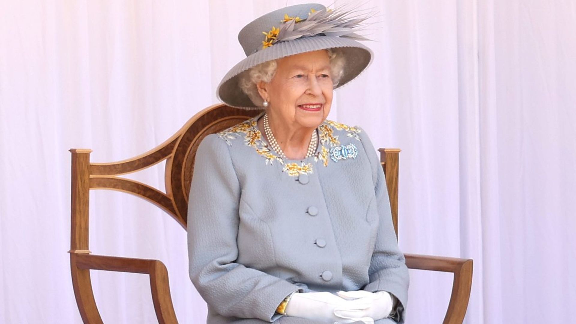 Isabel II pospone su reaparición una semana después de dar positivo en coronavirus