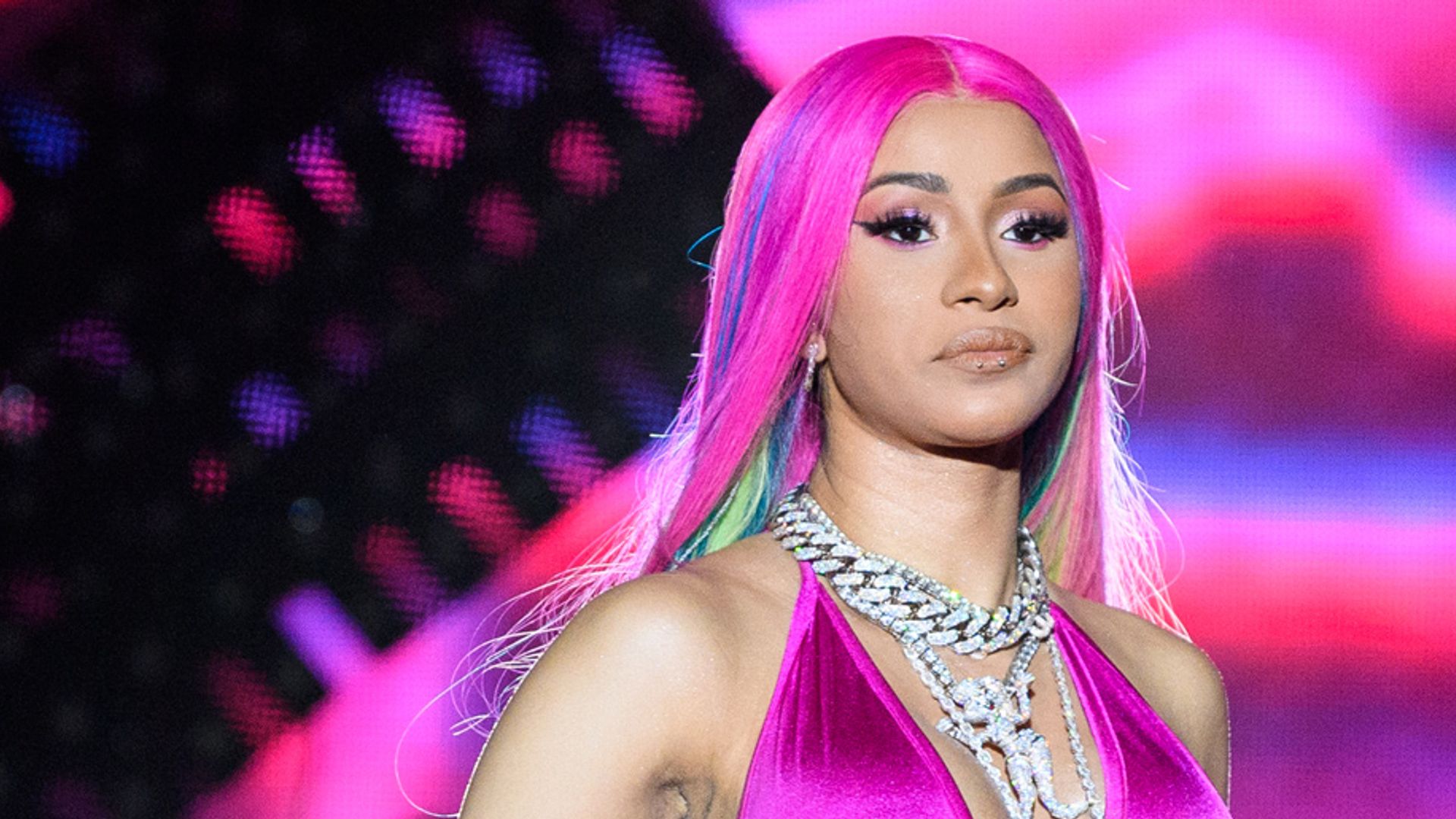 ¿Qué pasa con Cardi B que tuvo que cancelar sus shows?