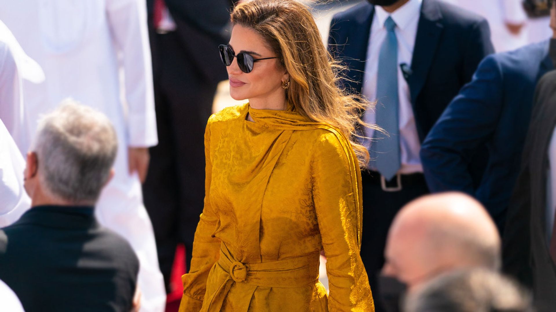 La conexión de Rania con Kate y Máxima a través de su conjunto mostaza