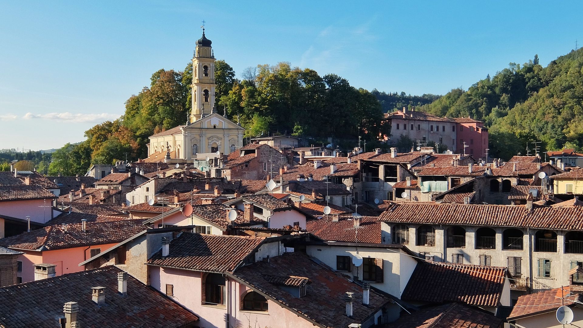 El pequeño pueblo de Ceva en Italia.