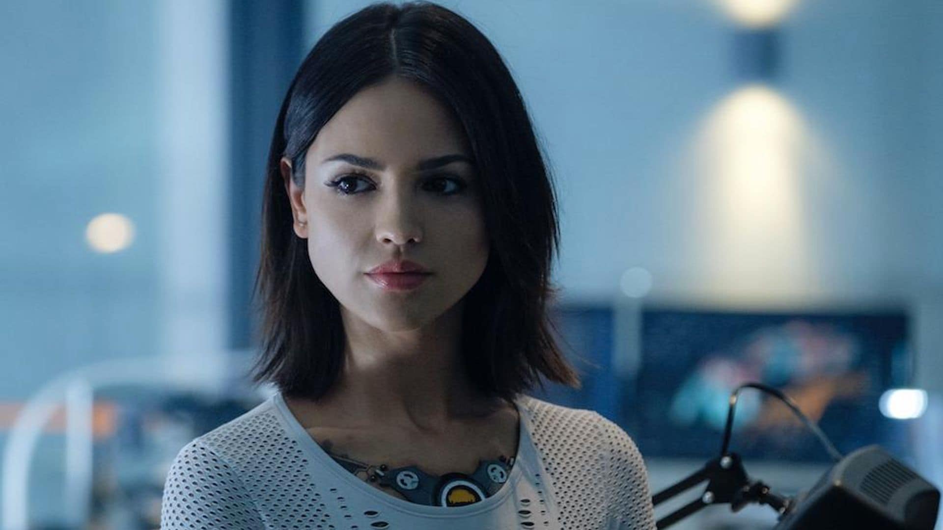 Eiza González nos revela su superpoder y explica porqué se siente como una extraña