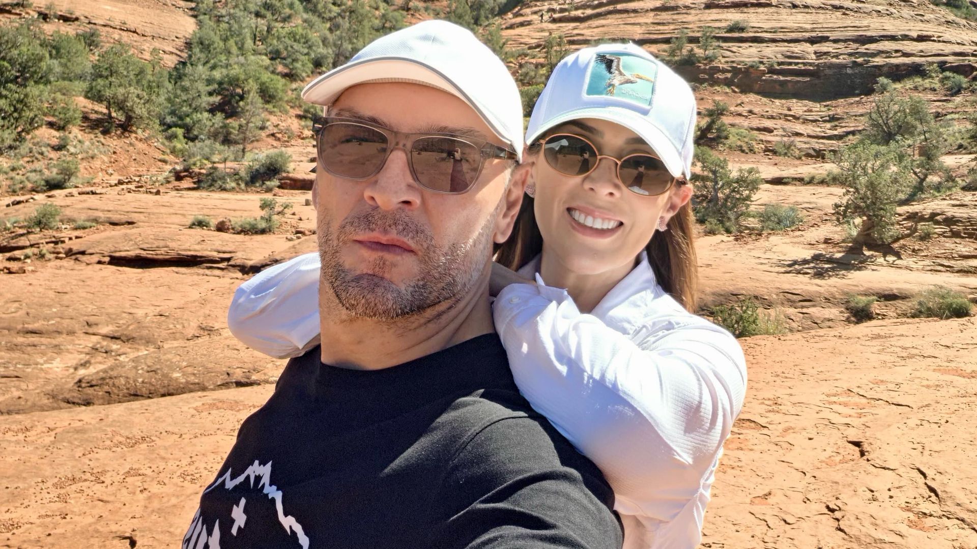 Jacky Bracamontes y Martín Fuentes en Sedona, Arizona.