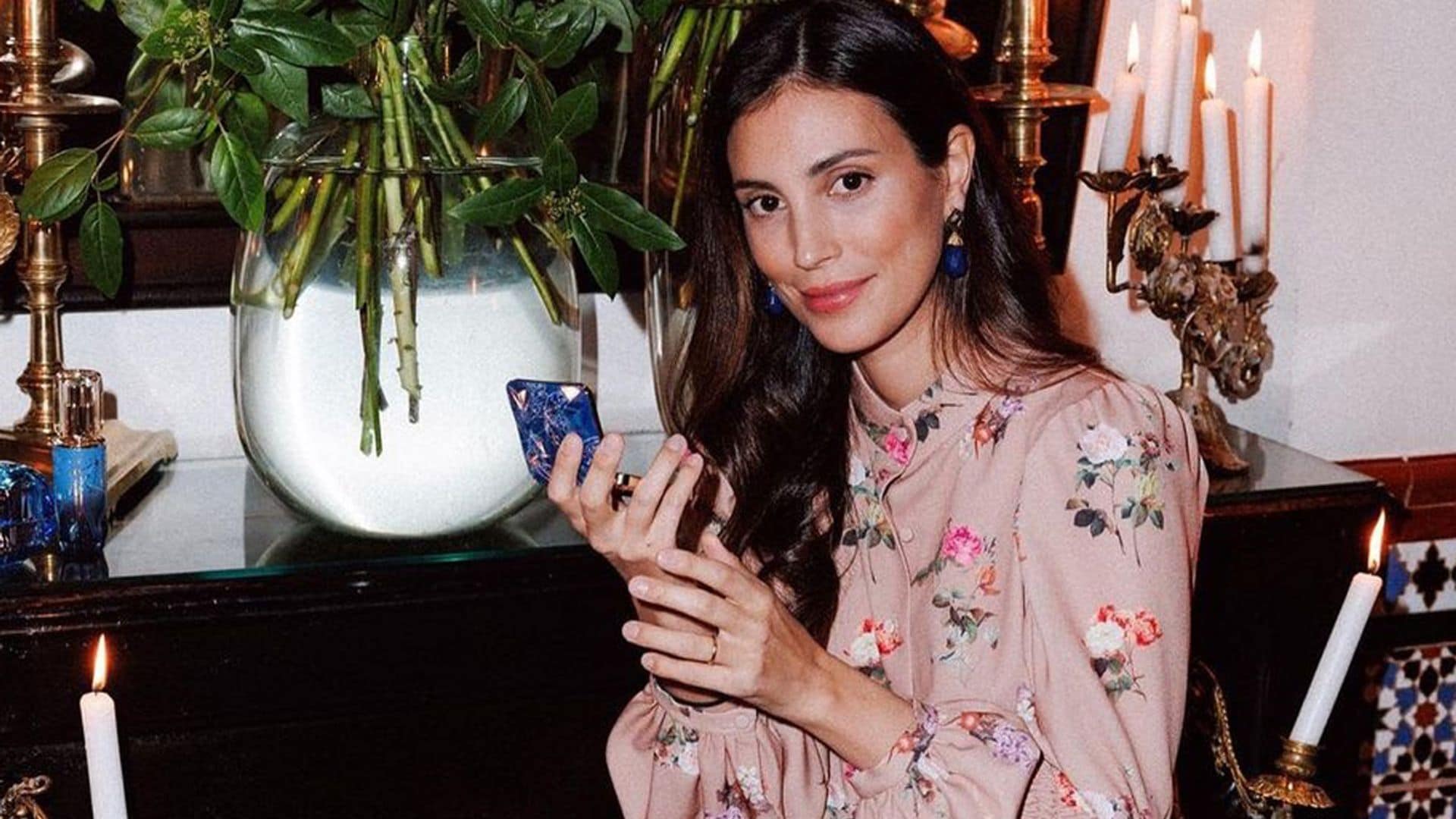 Sassa de Osma inspira a las invitadas más glamurosas con un diseño de plumas