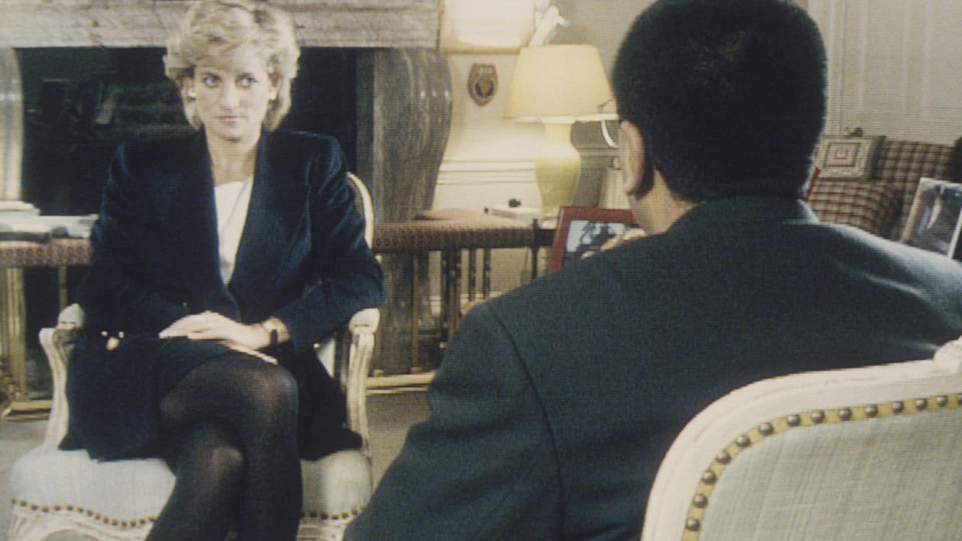 La BBC pide disculpas al príncipe Carlos y sus hijos por 'la entrevista de la venganza' de Diana de Gales