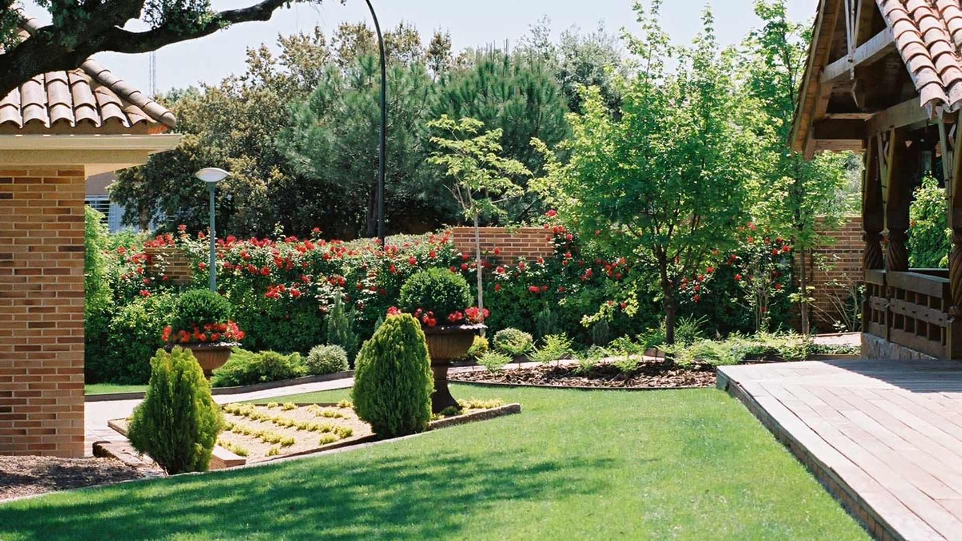 Todas las claves para crear un jardín sostenible que se adapta a su entorno