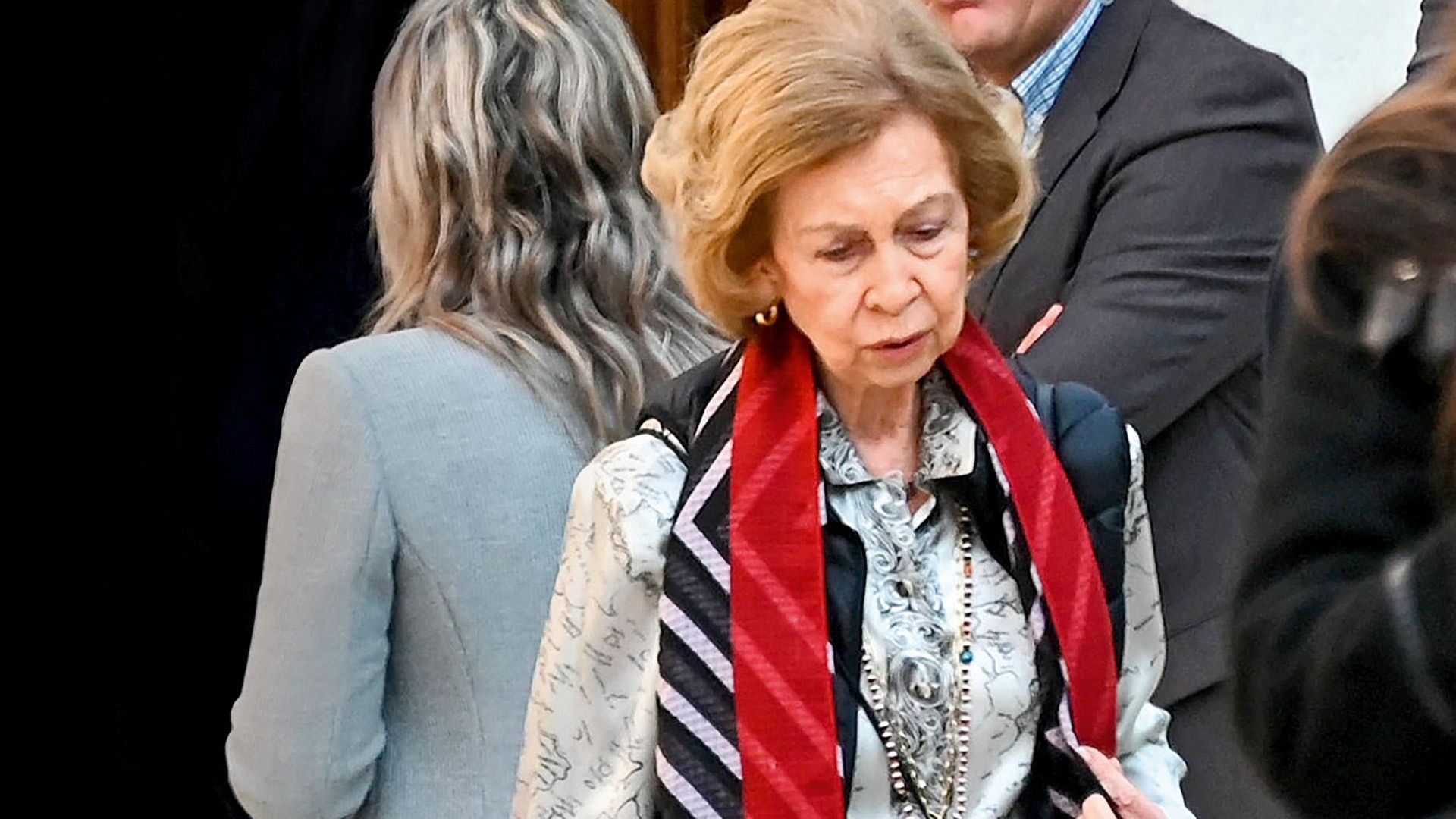 La preocupación en el rostro de la Reina Sofía horas antes de la muerte de su hermano, el Rey Constantino