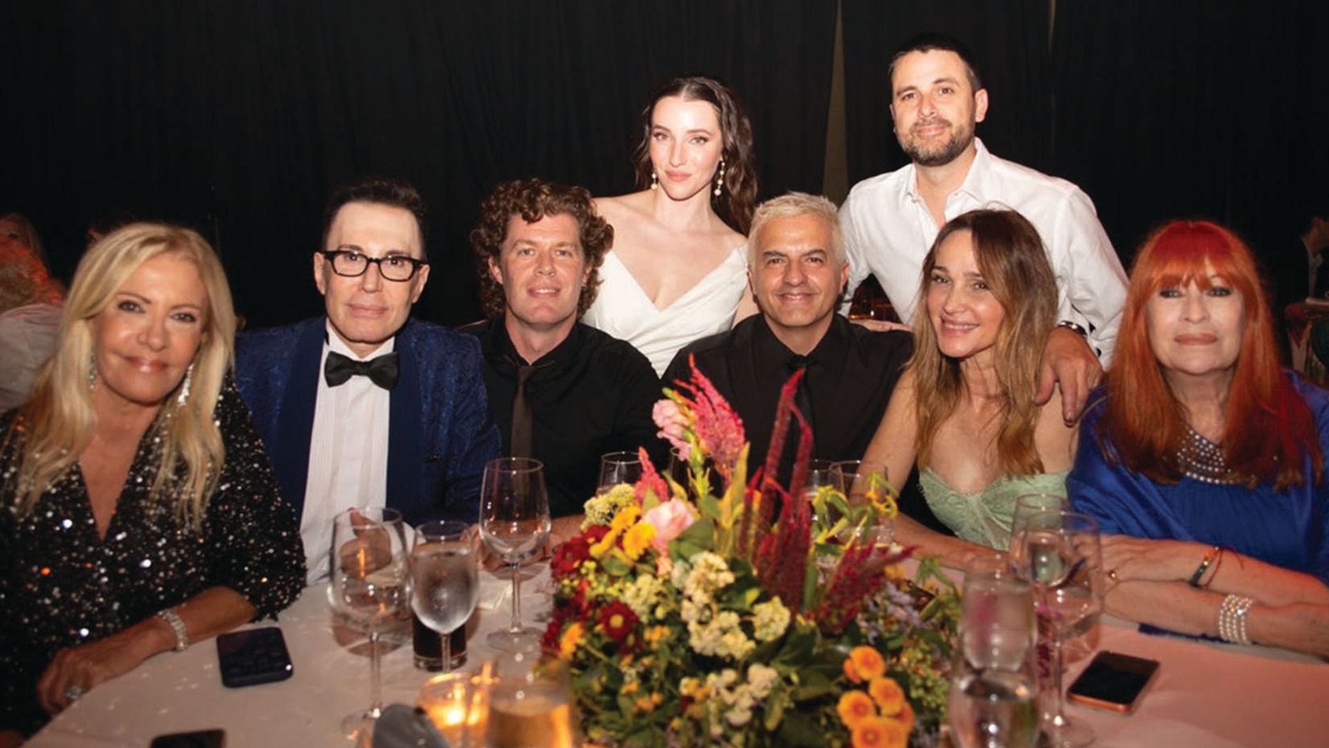 Los recién casados junto a sus invitados Susana Roccasalvo, Marcelo Polino, Javier Medina, Ángel de Brito, Verónica Lozano y Manuela Bravo