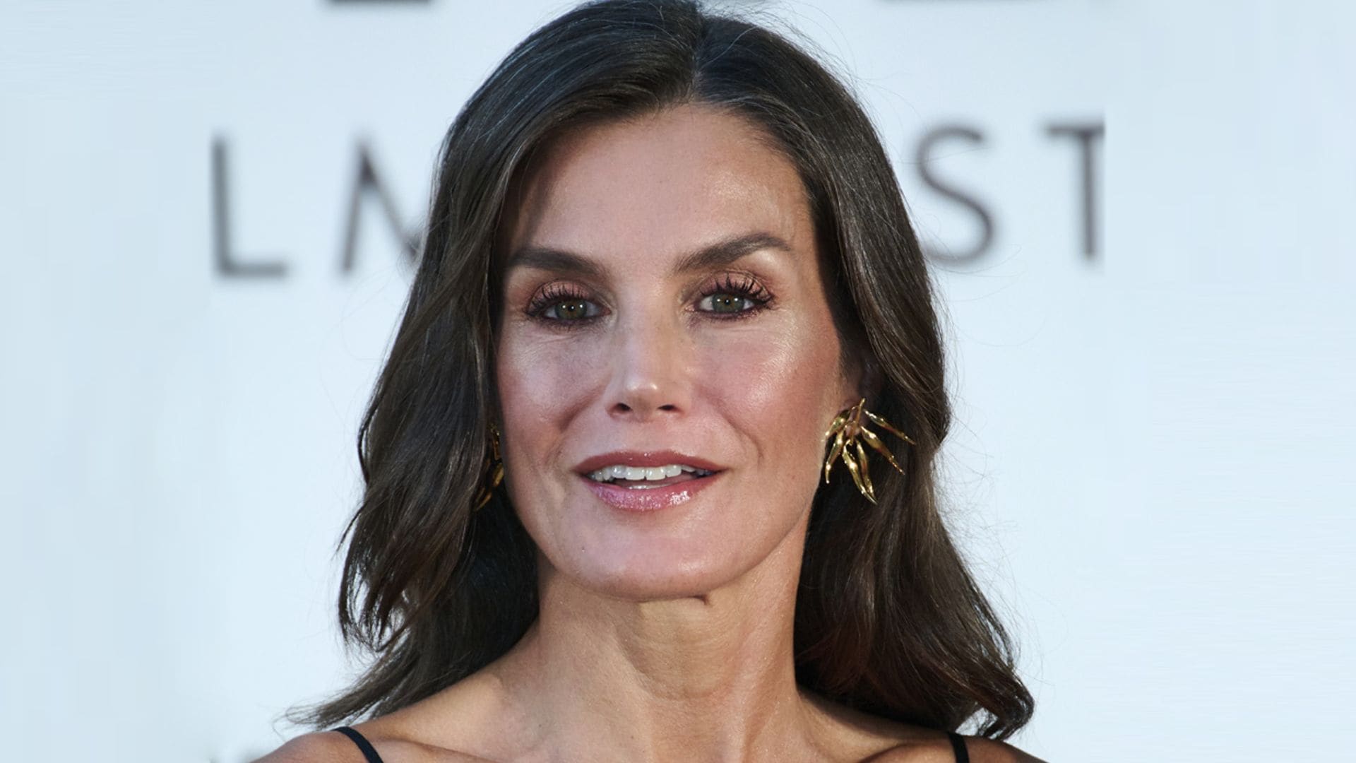 Hablamos con la creadora de los pendientes 'helecho' de doña Letizia, que también sueña con llegar a Máxima