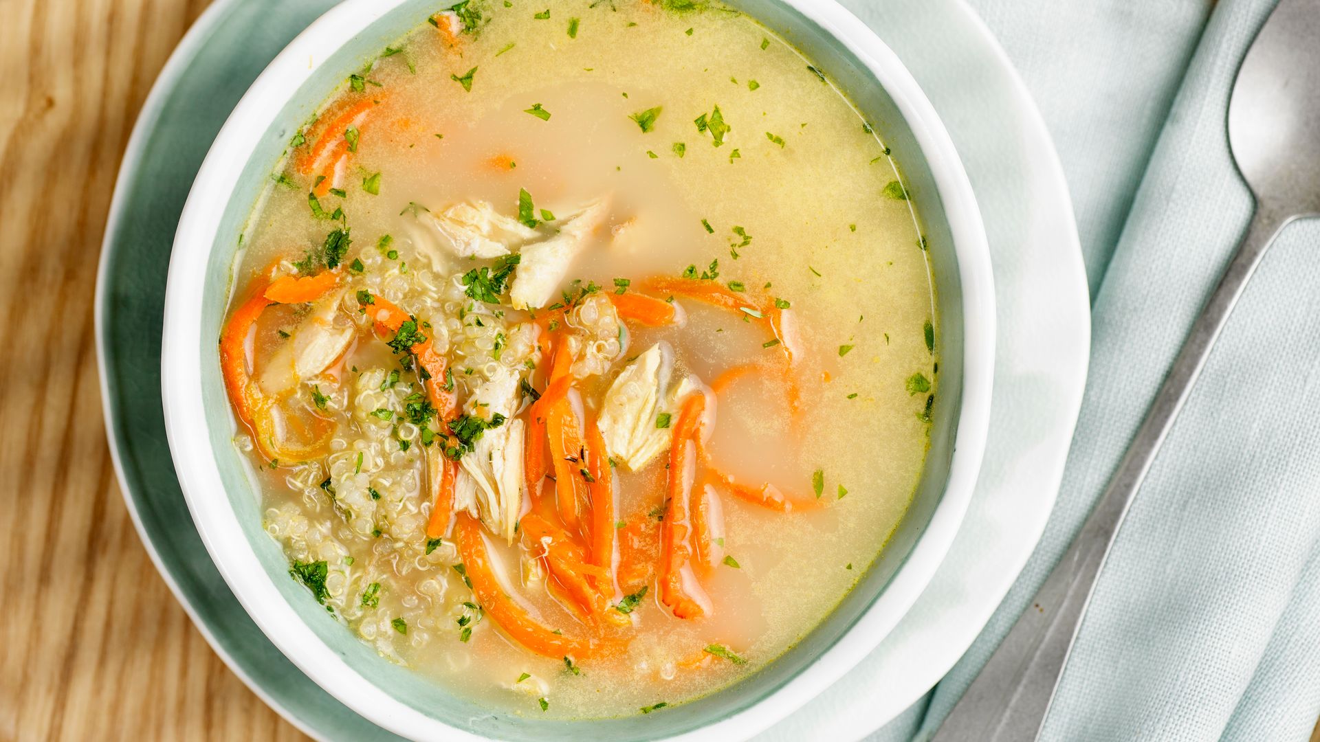 Sopa de pollo con quinoa y zanahoria