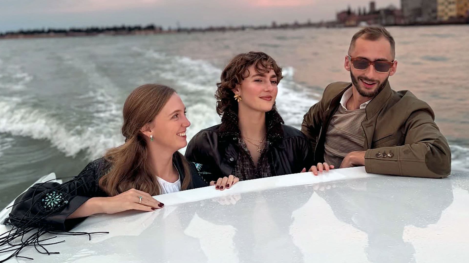 Sus tres hijos: Eleanore, Gloria y Ferdinand