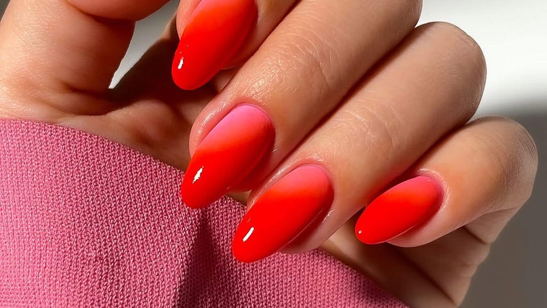 10 diseños de uñas almendradas elegantes y con efecto antiedad