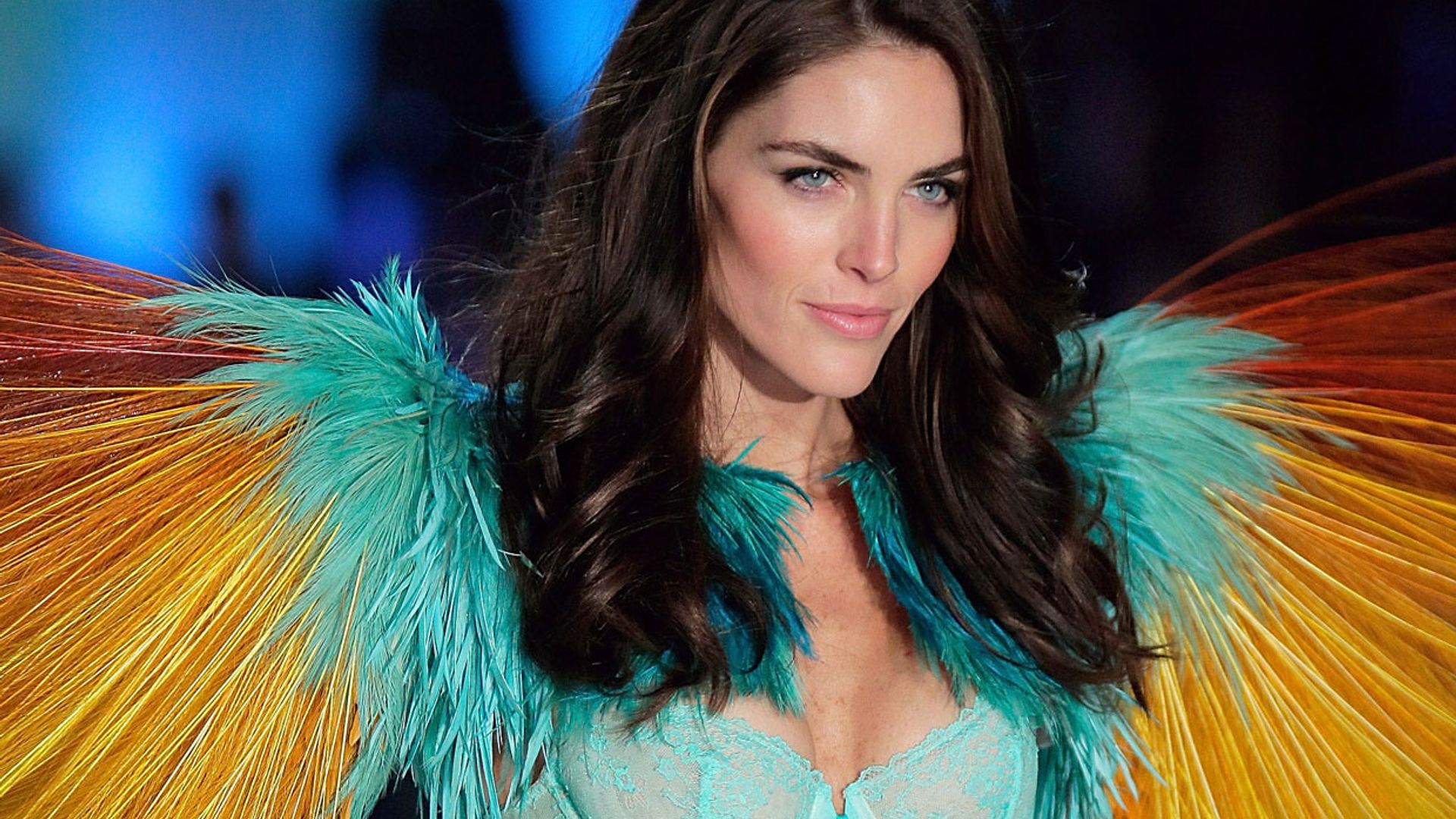 Hilary Rhoda, la 'top' que reinventa su estilo en el embarazo con moda española